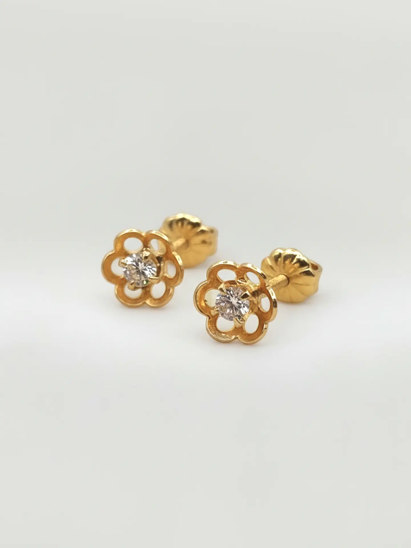 Aros Flor de Mayo con Circón Grande Oro 18k 4