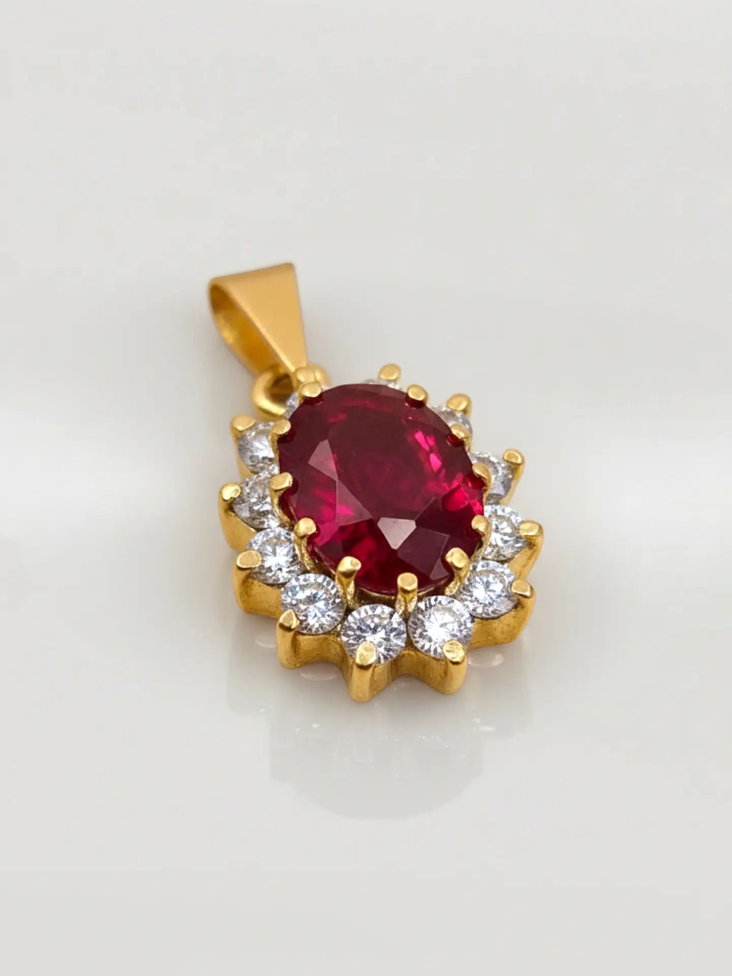 Colgante Reina Pasión de Rubí y Circones Oro 18k 3