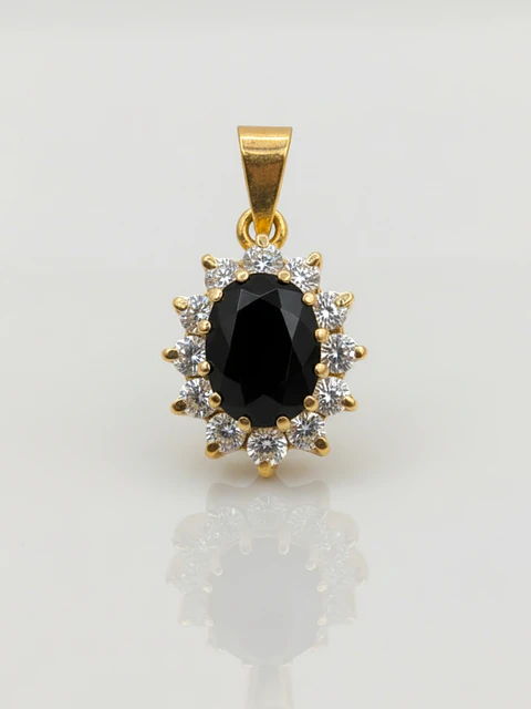 Colgante Reina Ónix Real y Circones Oro 18k