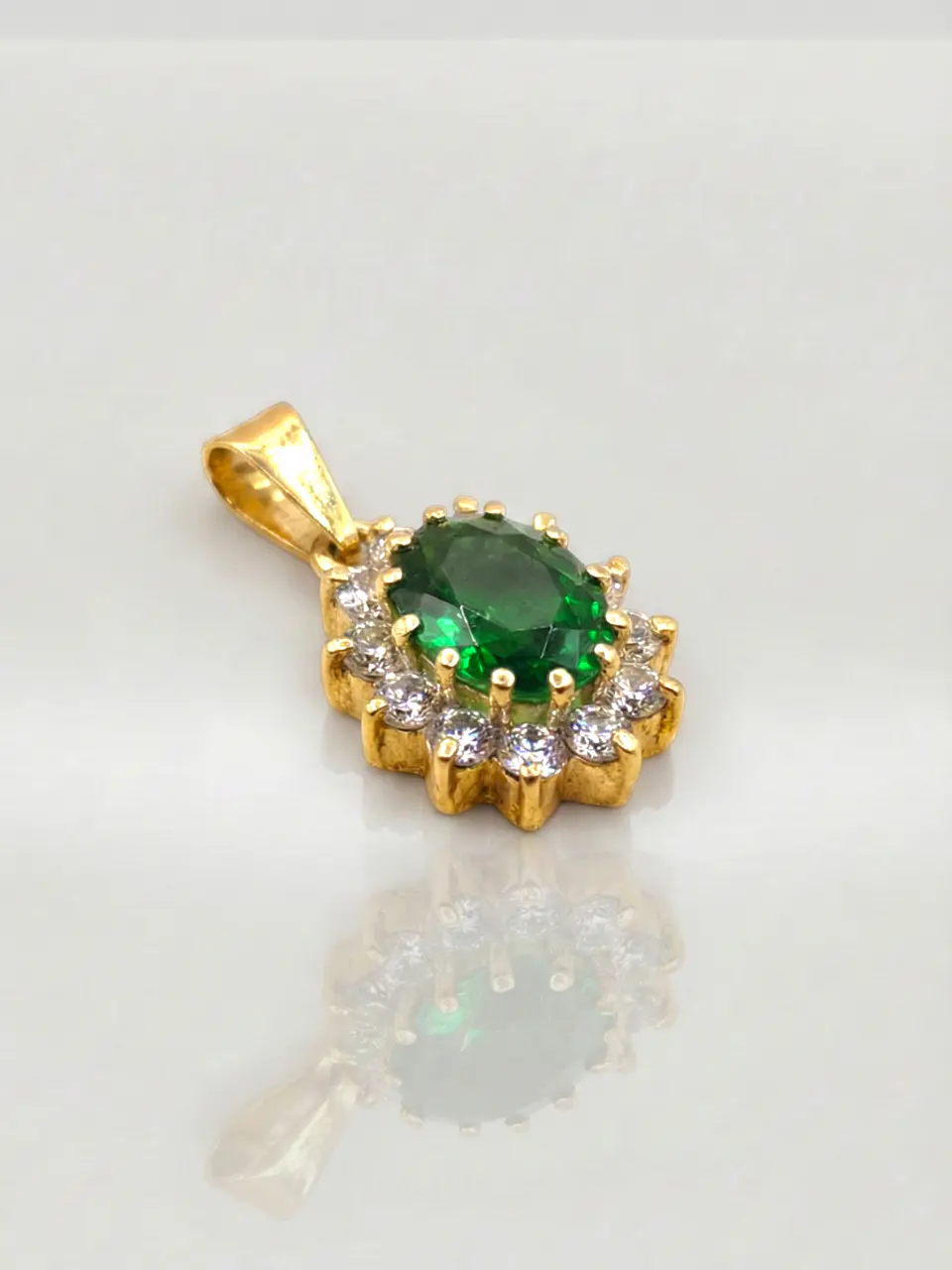 Colgante Reina Resplandor de Circones Oro 18k 4