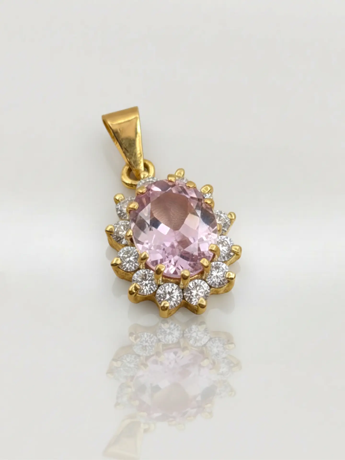 Colgante Reina Rosa de Francia y Circones Oro 18k 3