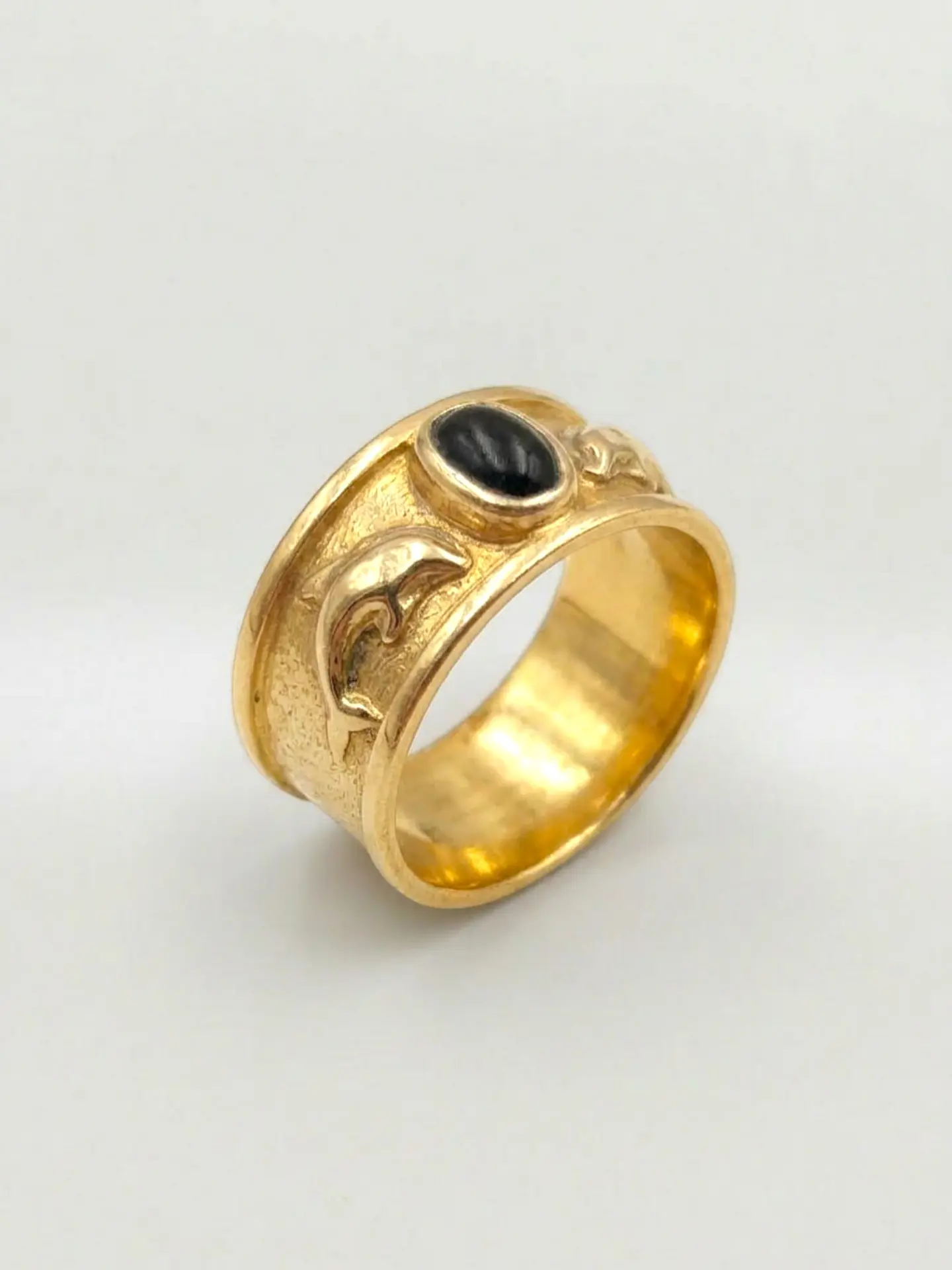 Anillo Delfines y Ónix de la Suerte Oro 18k 8