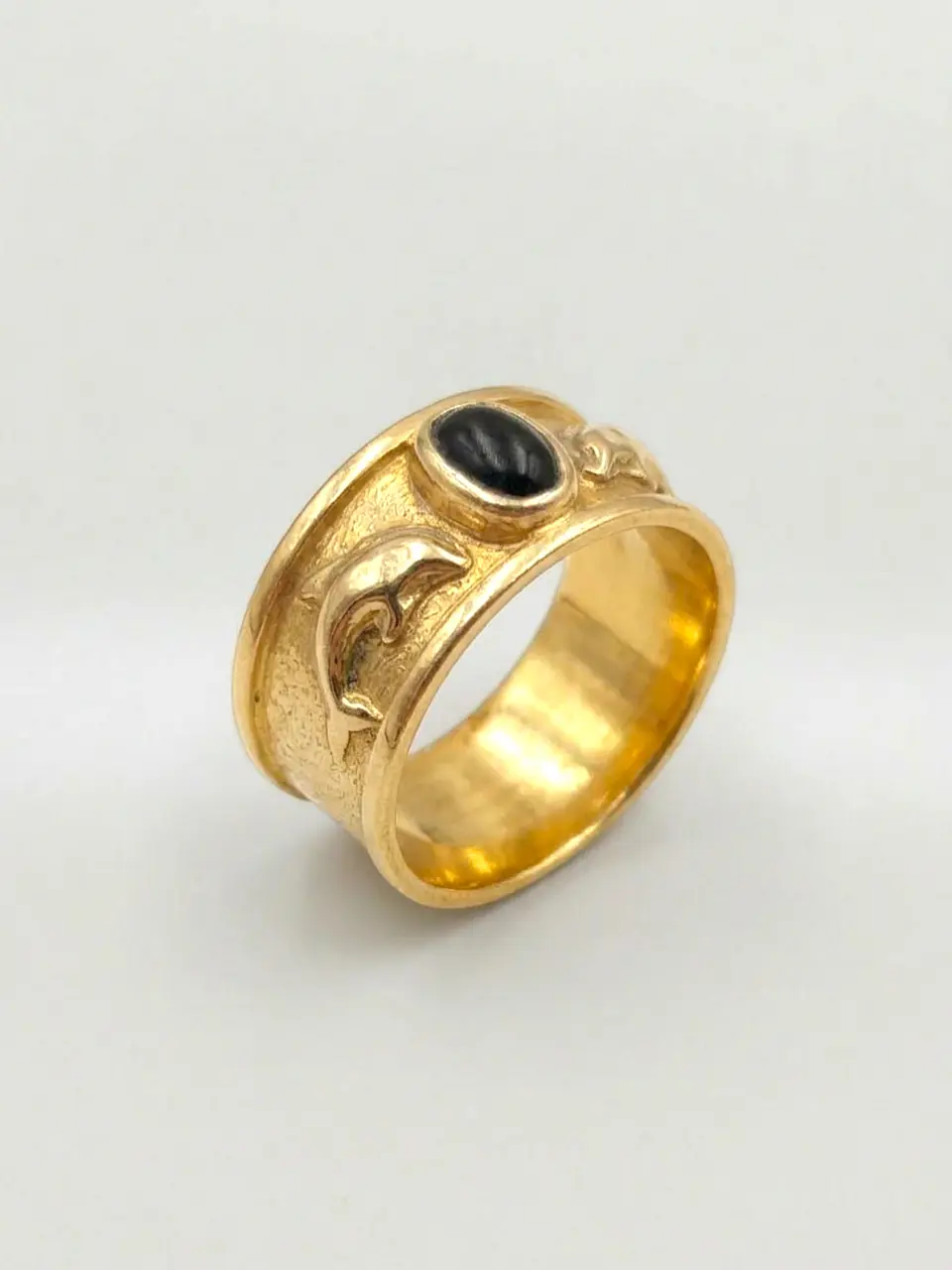 Anillo Delfines y Ónix de la Suerte Oro 18k 8