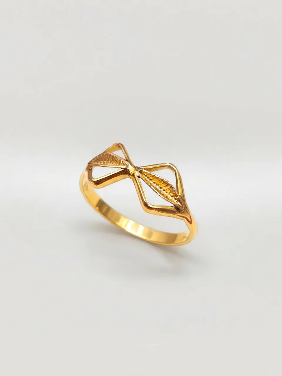 Anillo Estilo Cinta Esencia Oro 18k 2