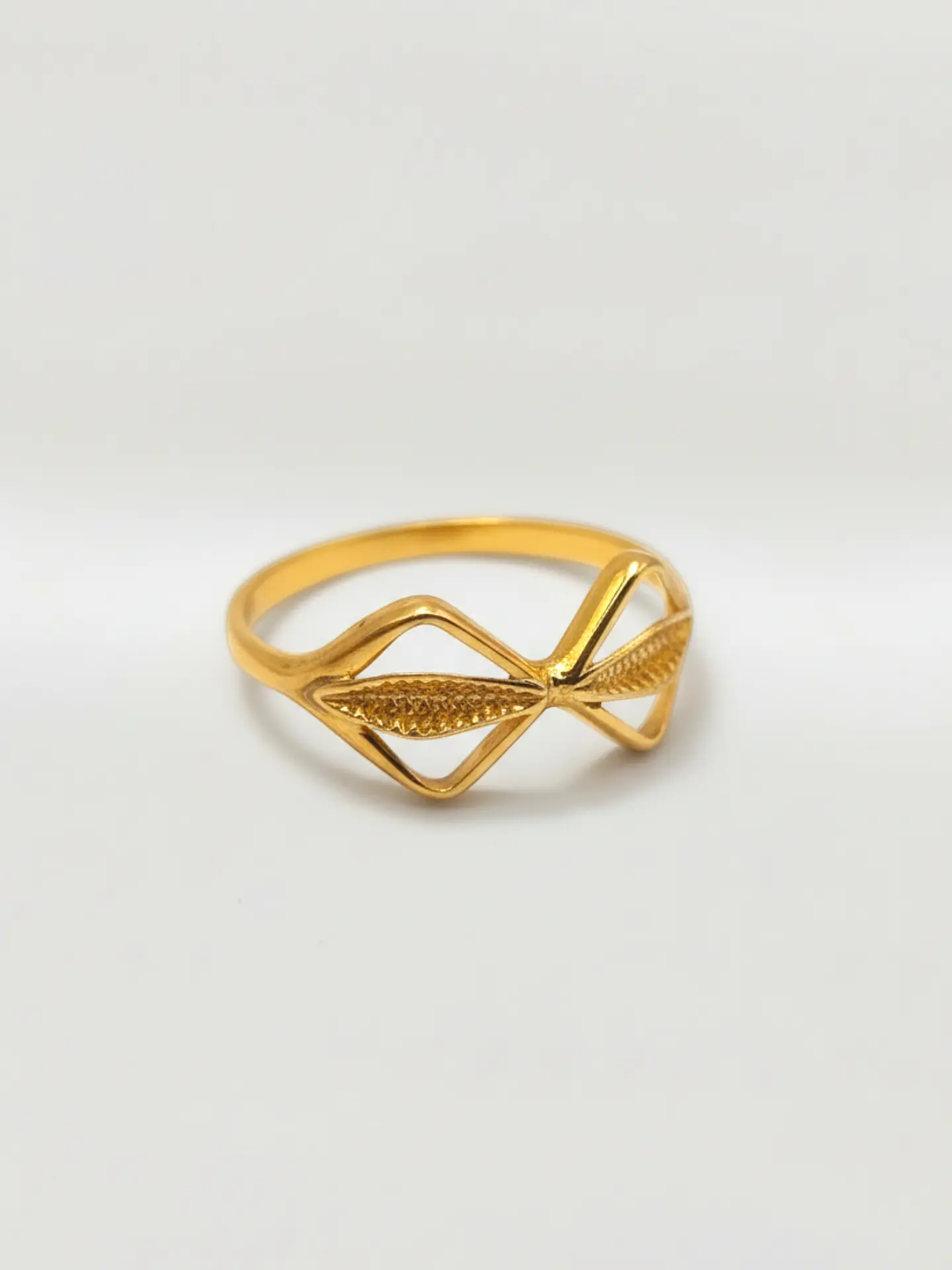 Anillo Estilo Cinta Esencia Oro 18k 4