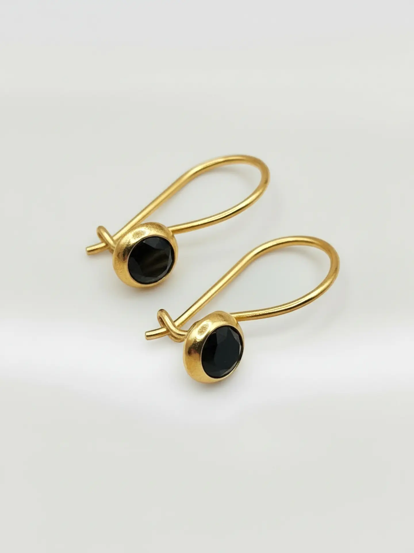 Aros Punto de Luz Ónix Místico Oro 18k 5