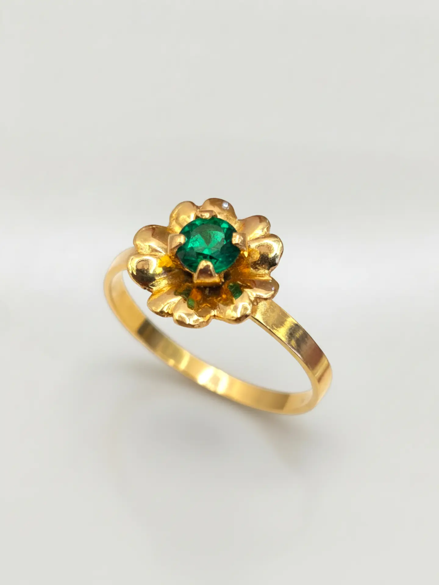 Anillo Flor de Mayo de Esmeralda Oro 18k 2