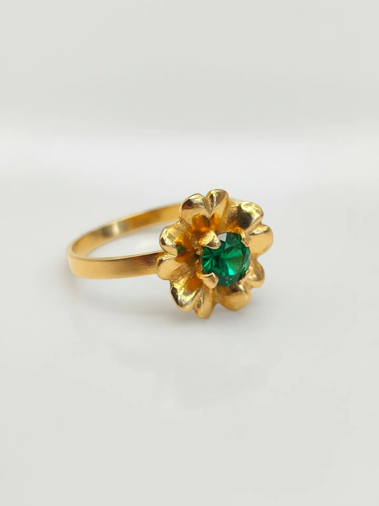 Anillo Flor de Mayo de Esmeralda Oro 18k 5