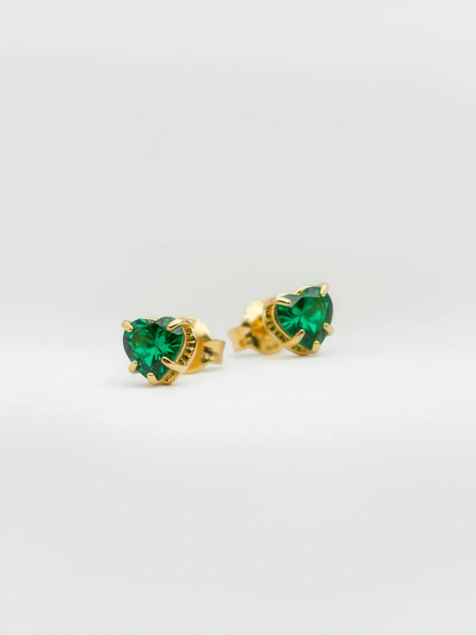 Aros Chatón Corazón de Esmeralda Mediano Oro 18k 4