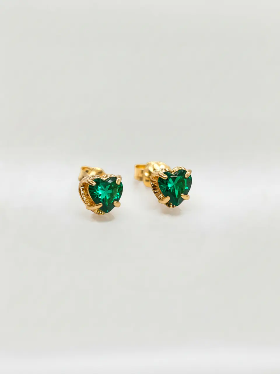 Aros Chatón Corazón de Esmeralda Mediano Oro 18k 1