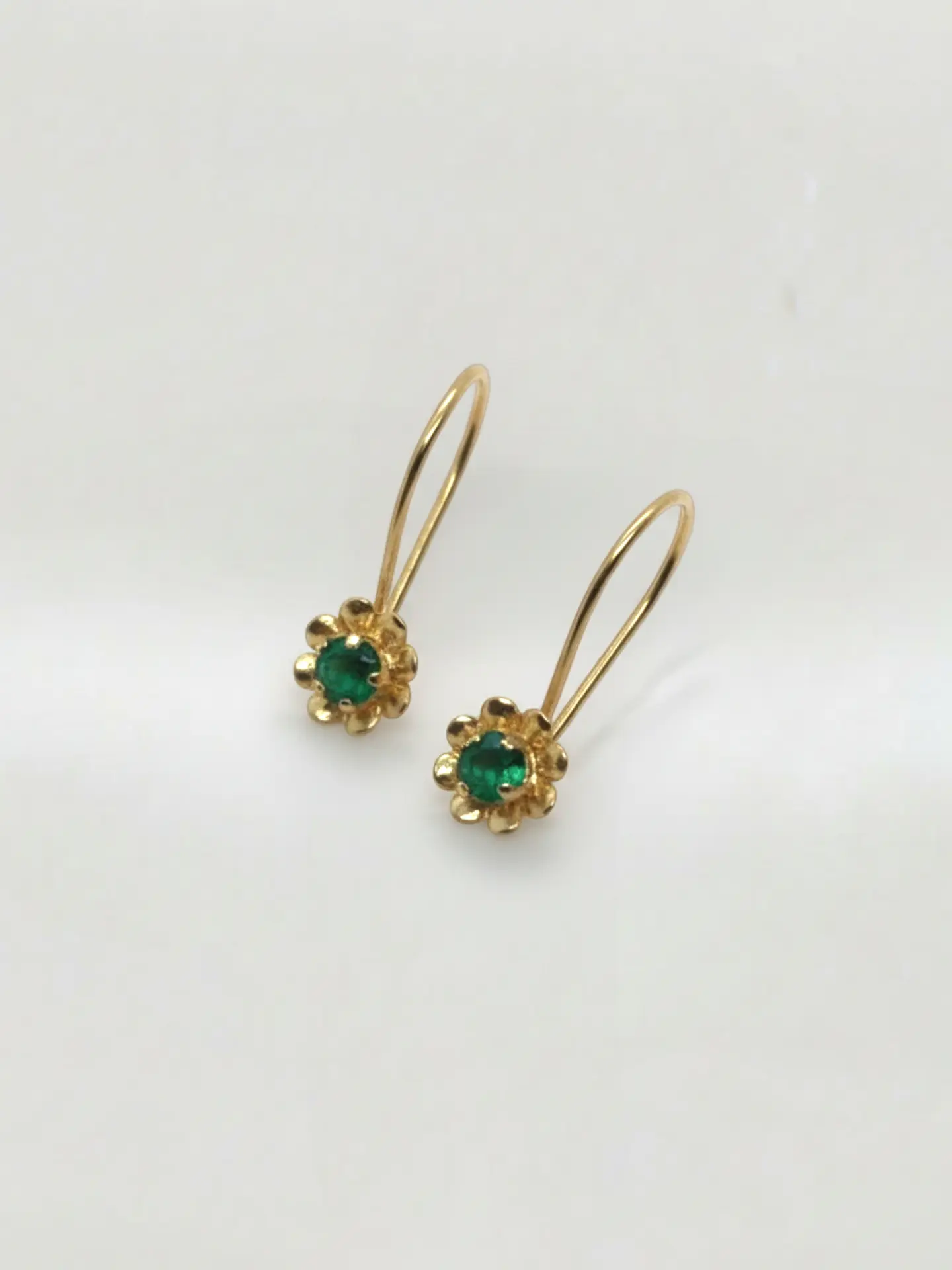 Aros Flor de Mayo de Esmeralda Oro 18k 3