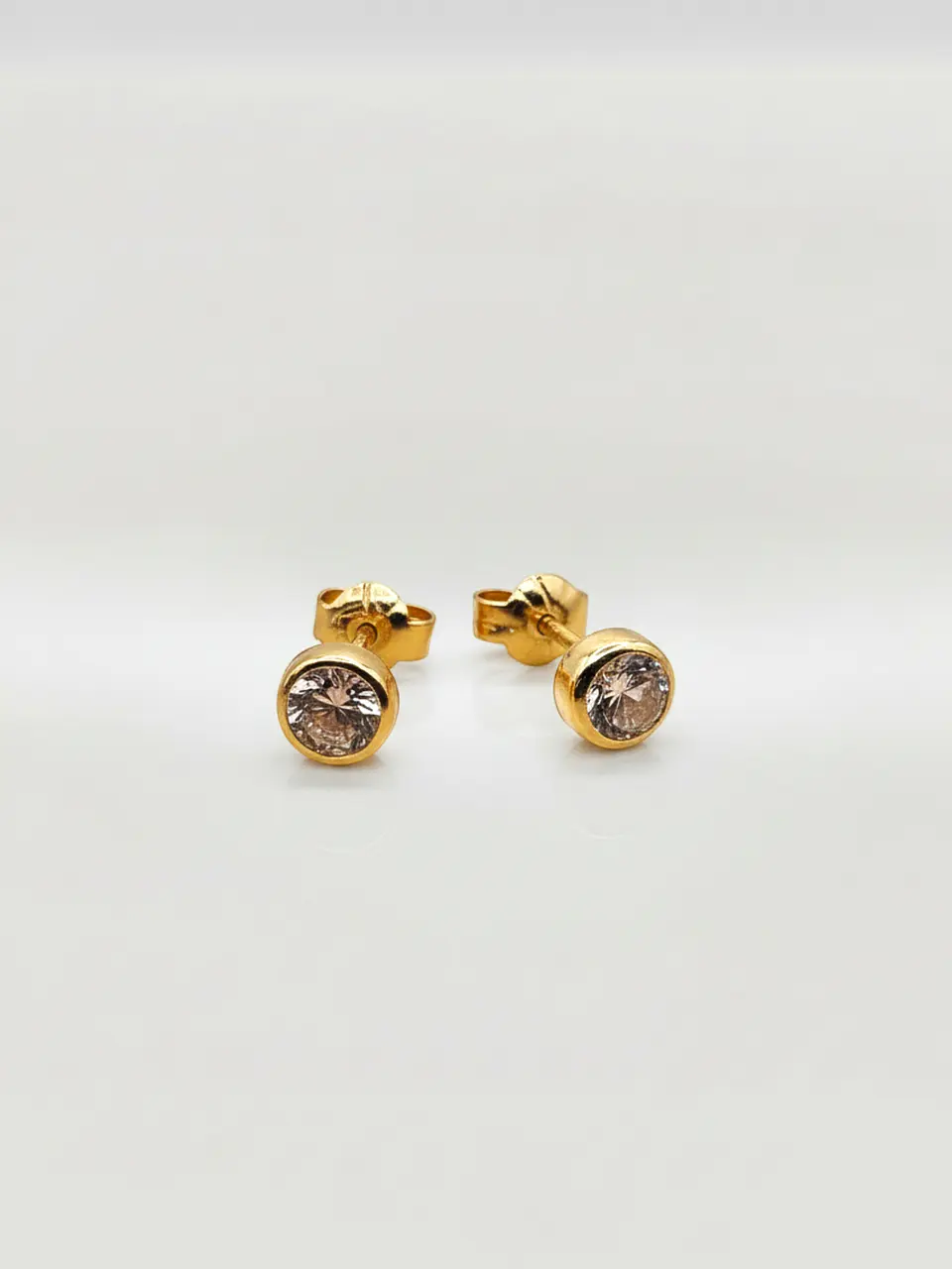 Aros Punto de Luz Resplandor Circón Mediano Oro 18k 3