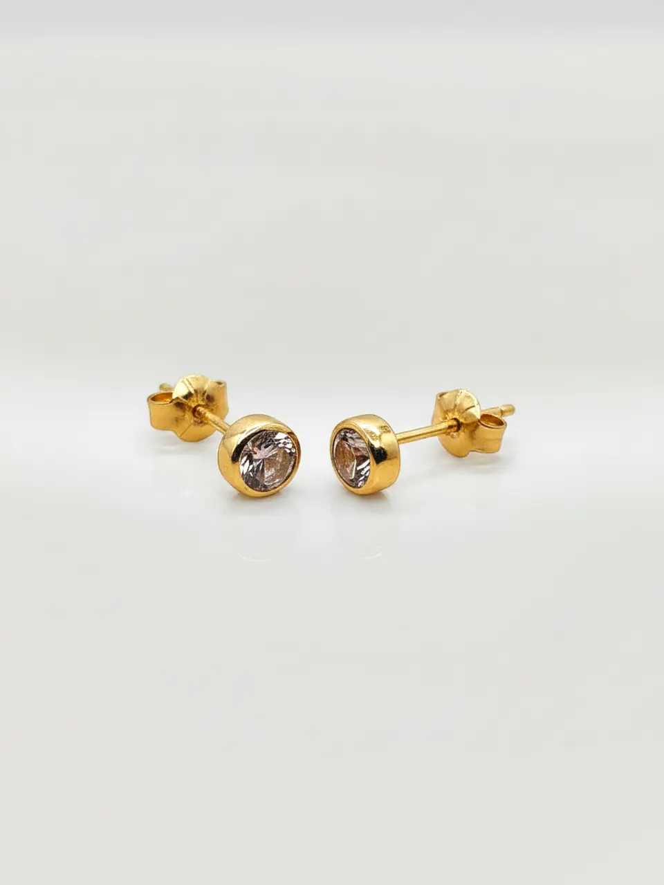 Aros Punto de Luz Resplandor Circón Mediano Oro 18k 4