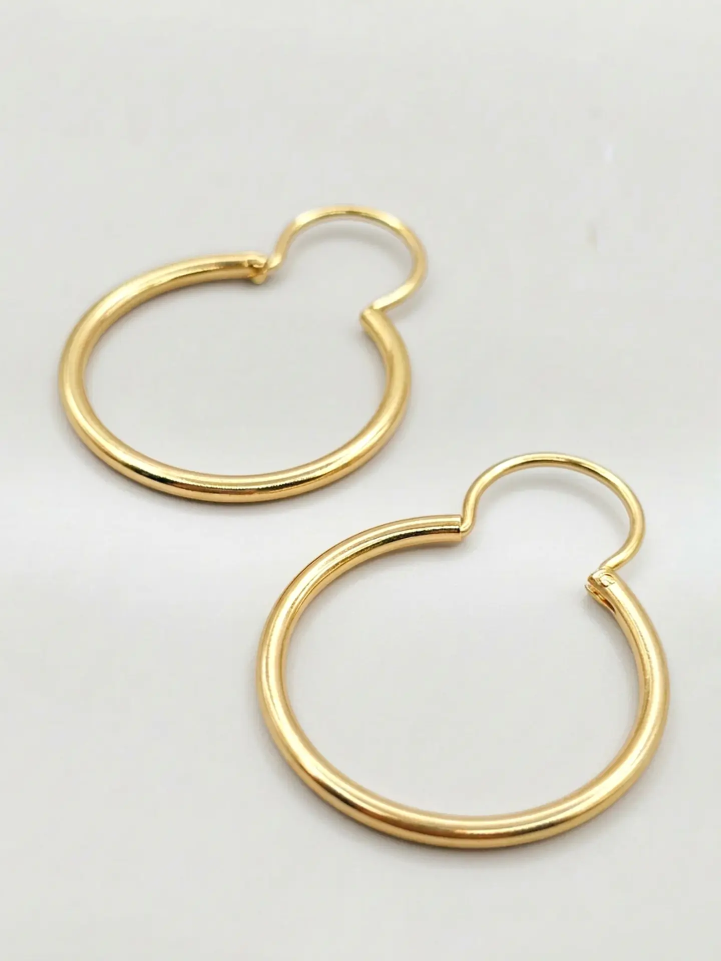 Aros Argolla Tubo con Broche de Gala Oro 18k 3