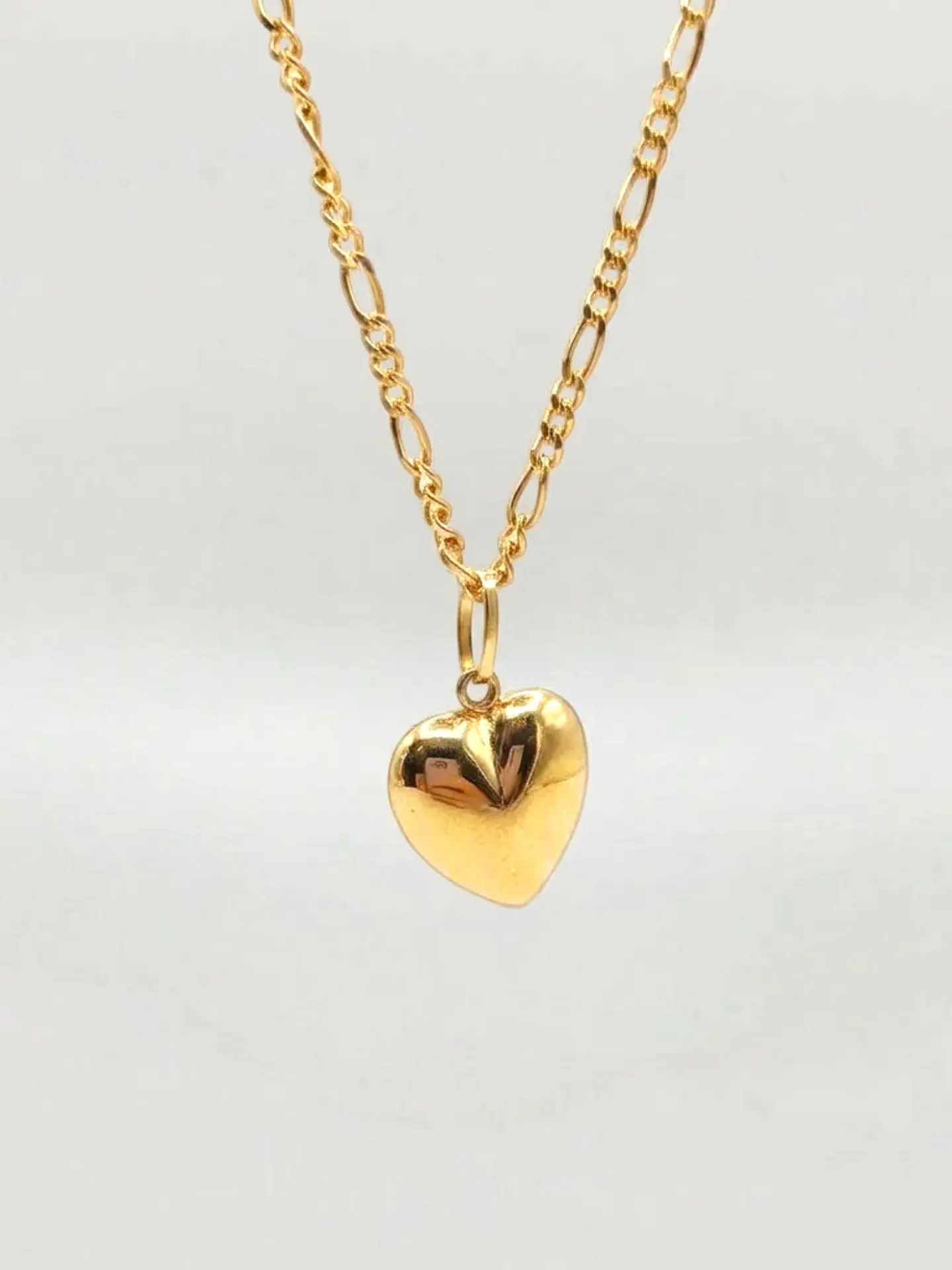 Cadena Cartier Corazón en Relieve Majestuoso Oro 18k 3