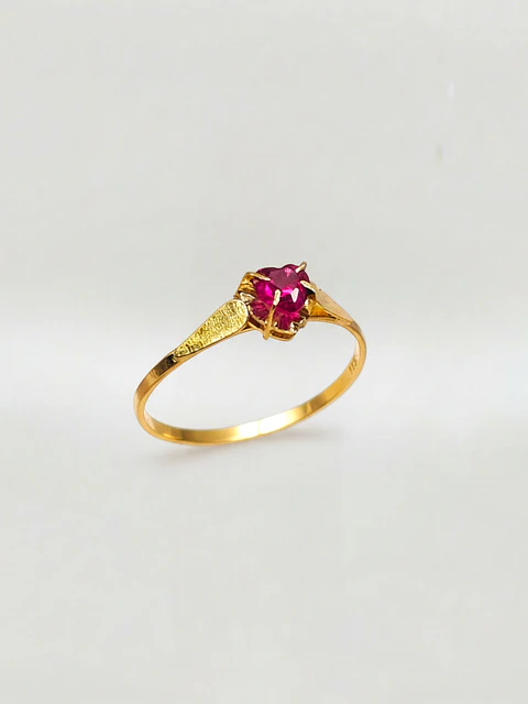 Anillo Chatón Corazón de Rubí Esencia Oro 18k