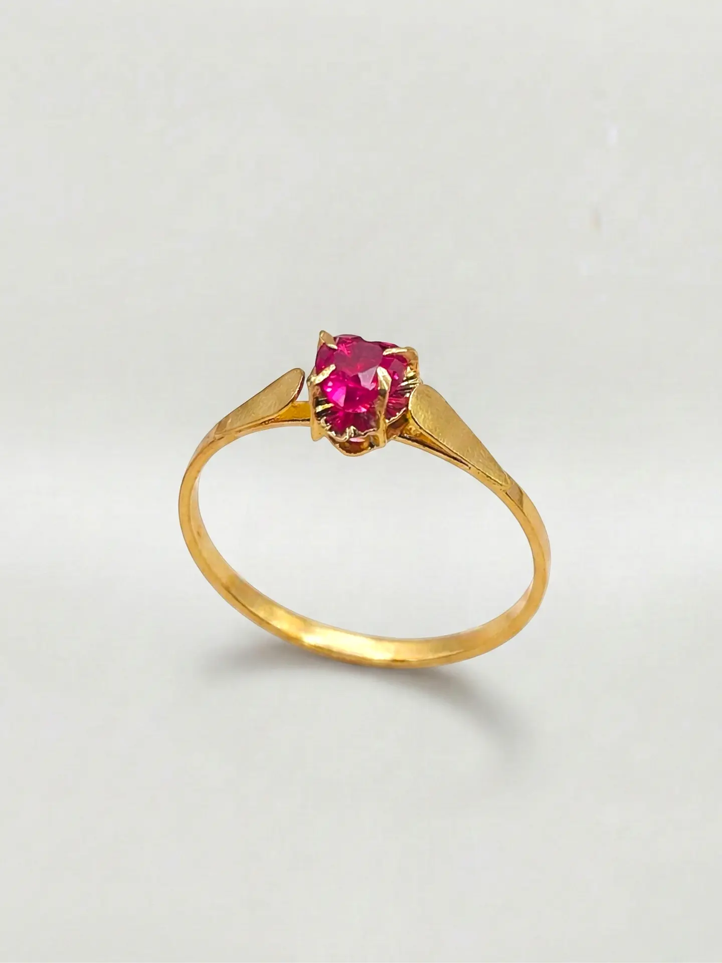 Anillo Chatón Corazón de Rubí Esencia Oro 18k 4