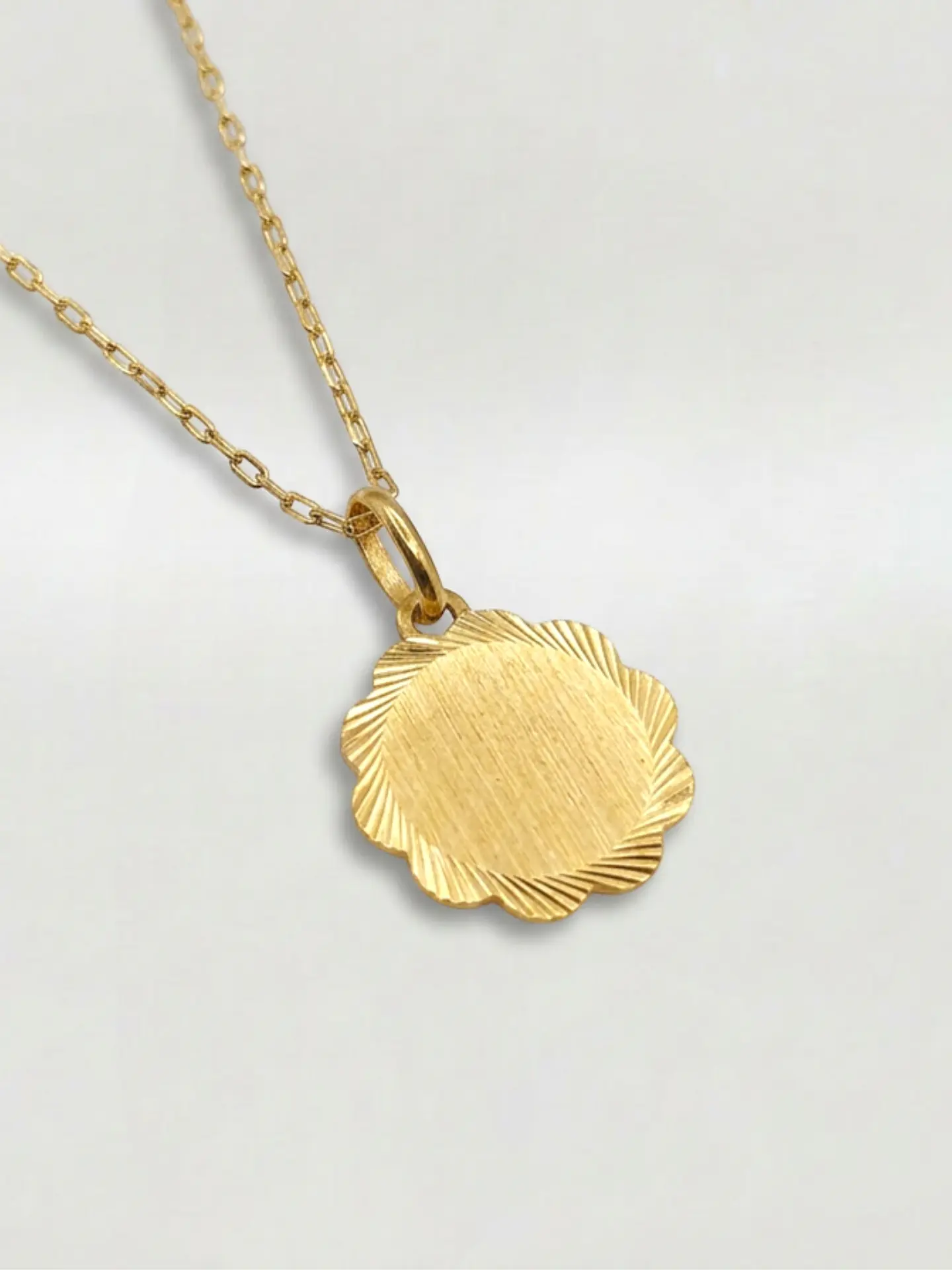 Cadena Disco Flor de Mayo Distinción Oro 18k 1