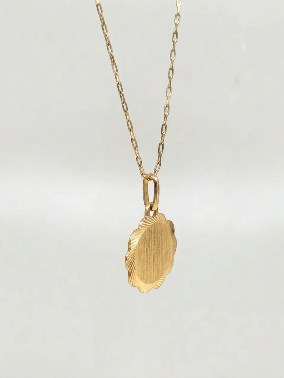 Cadena Disco Flor de Mayo Distinción Oro 18k 3