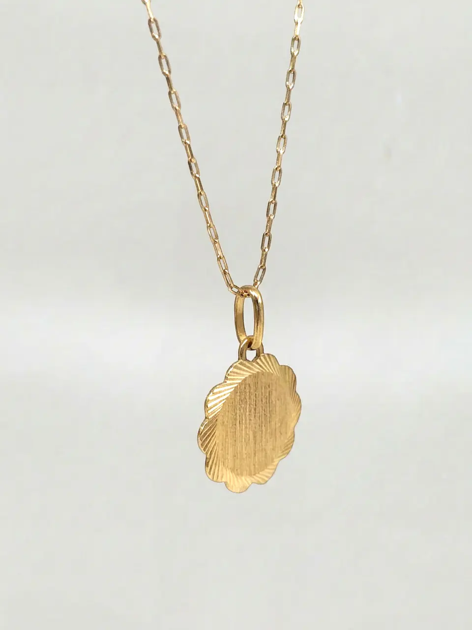 Cadena Disco Flor de Mayo Distinción Oro 18k 4