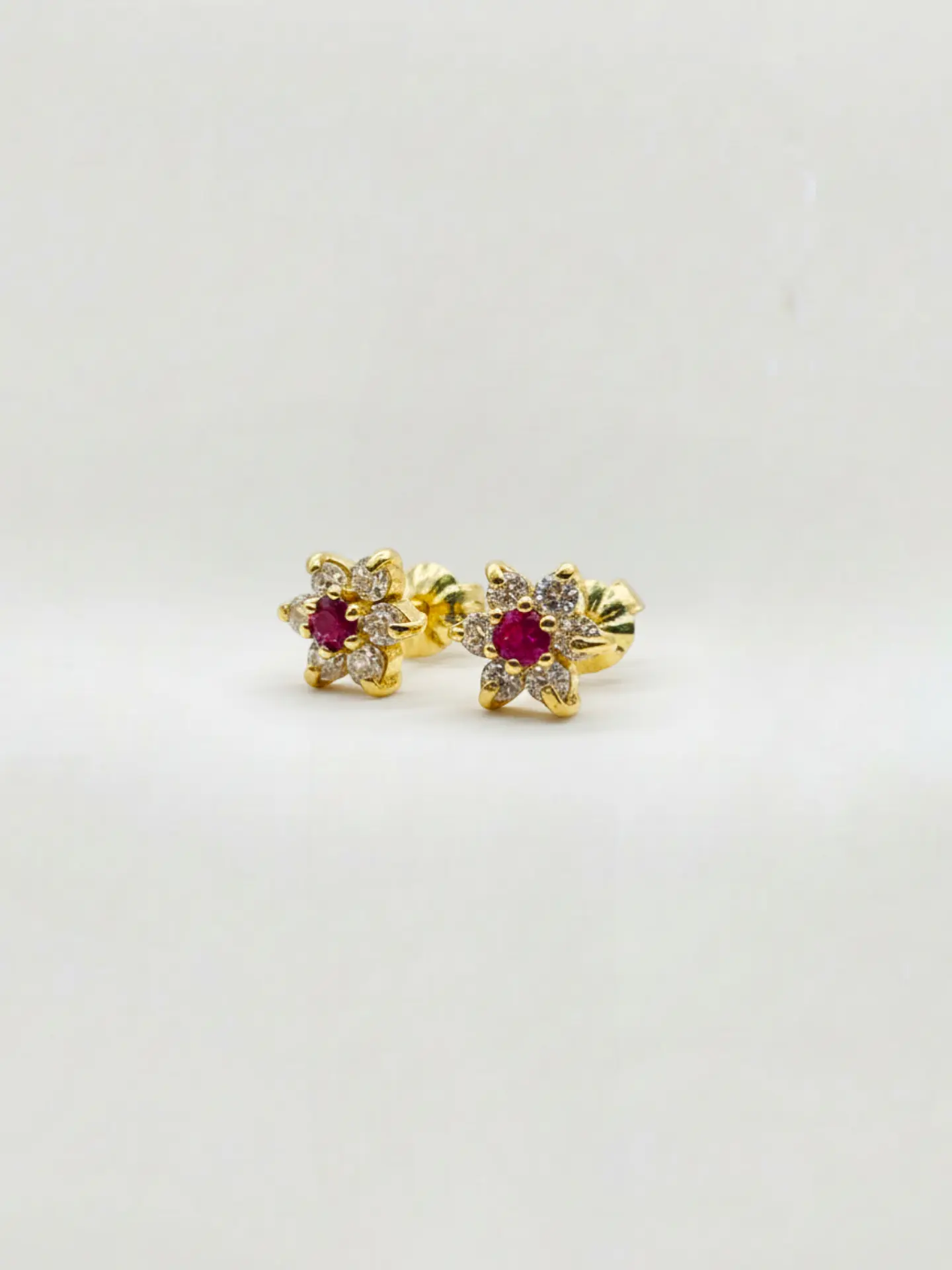 Aros Roseta Rubí de Realeza Grande Oro 18k 3