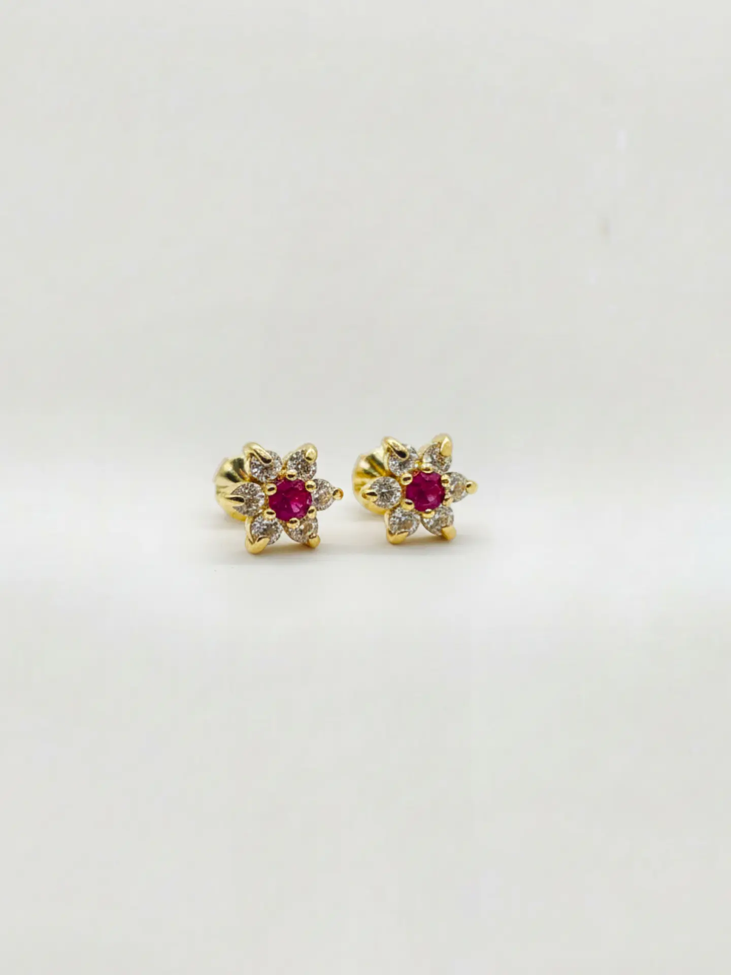 Aros Roseta Rubí de Realeza Grande Oro 18k 4