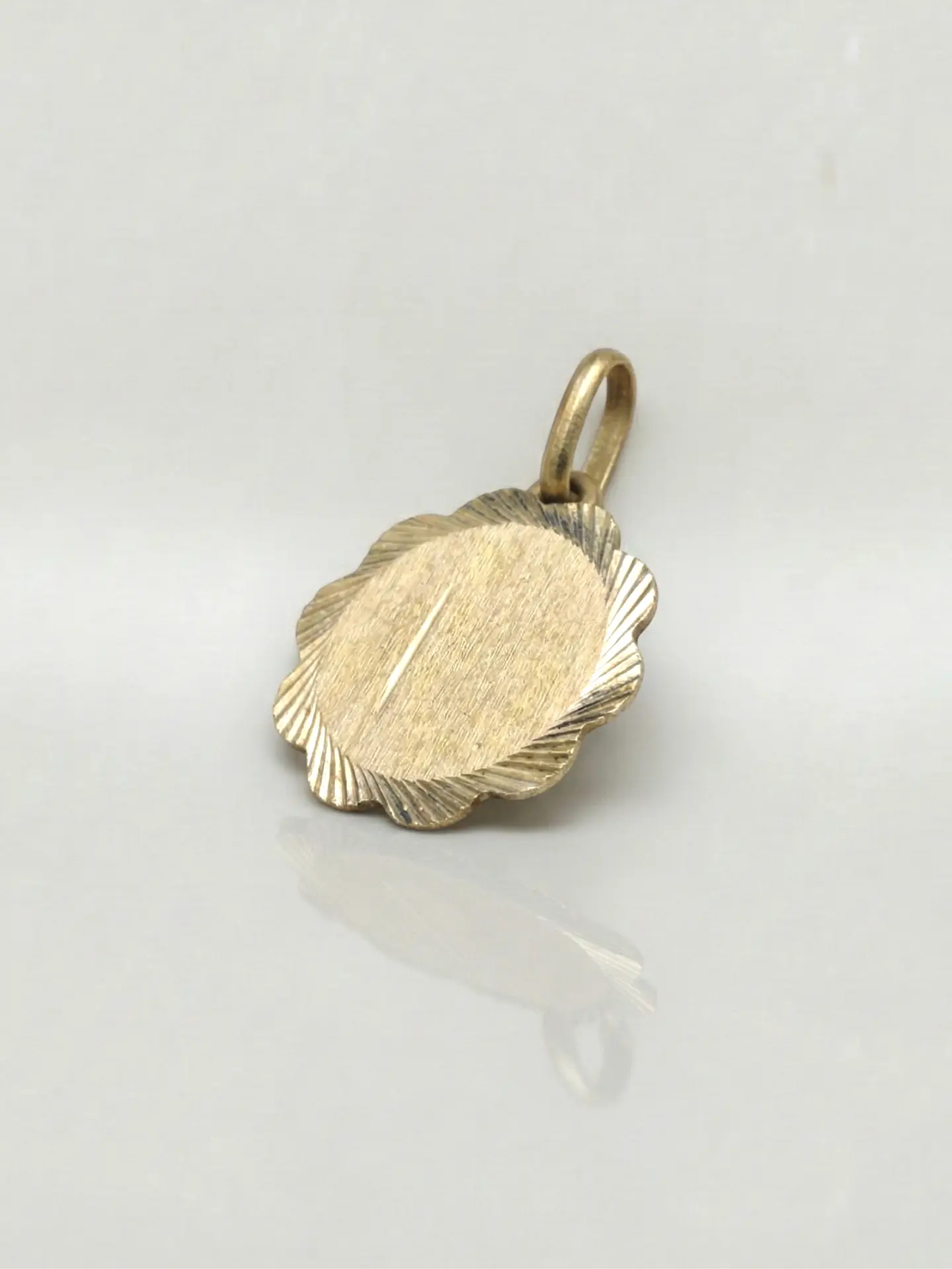 Colgante Disco Flor de Mayo Distinción Oro 18k 3