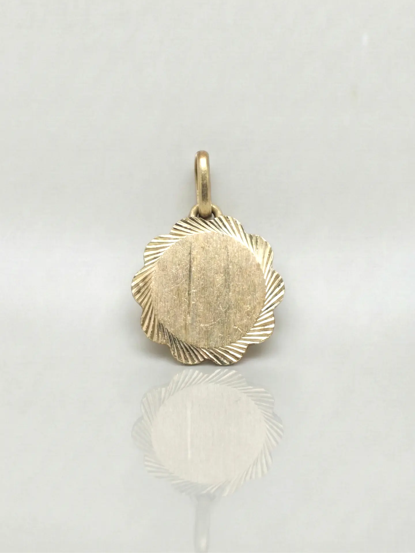 Colgante Disco Flor de Mayo Distinción Oro 18k 2