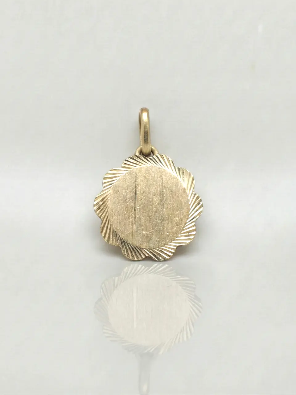 Colgante Disco Flor de Mayo Distinción Oro 18k 2