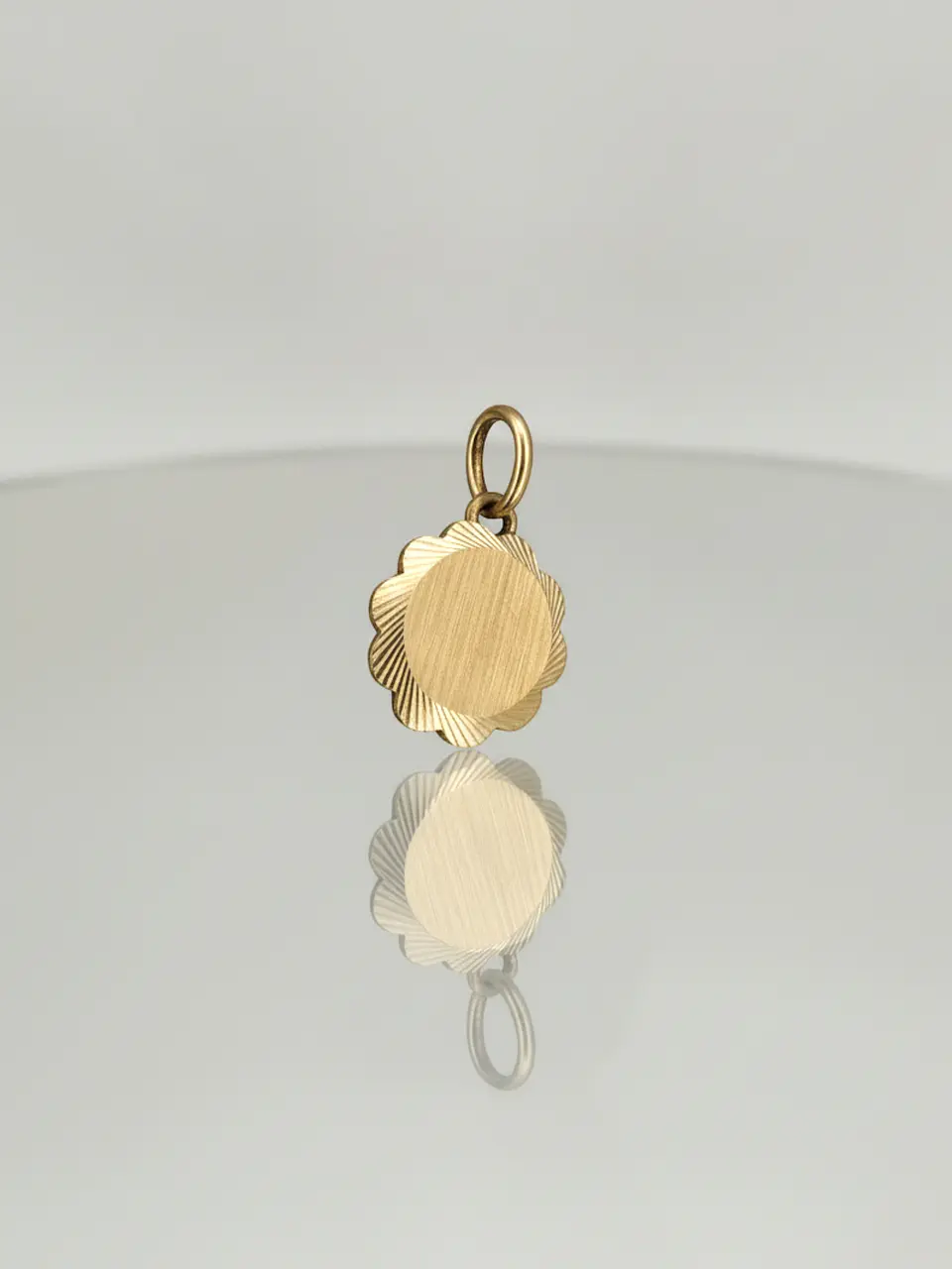 Colgante Disco Flor de Mayo Esencia Oro 18k 2