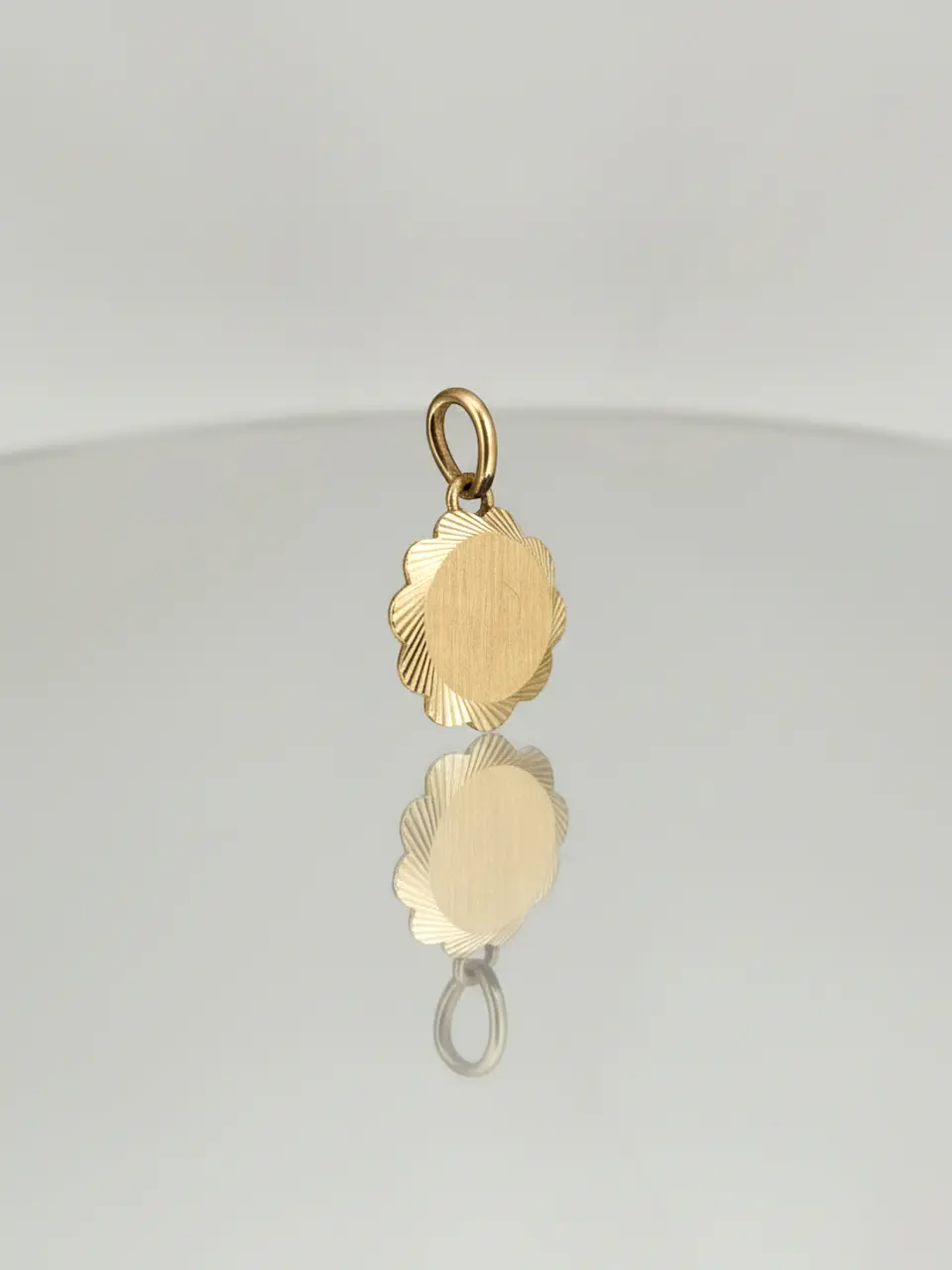 Colgante Disco Flor de Mayo Esencia Oro 18k 4