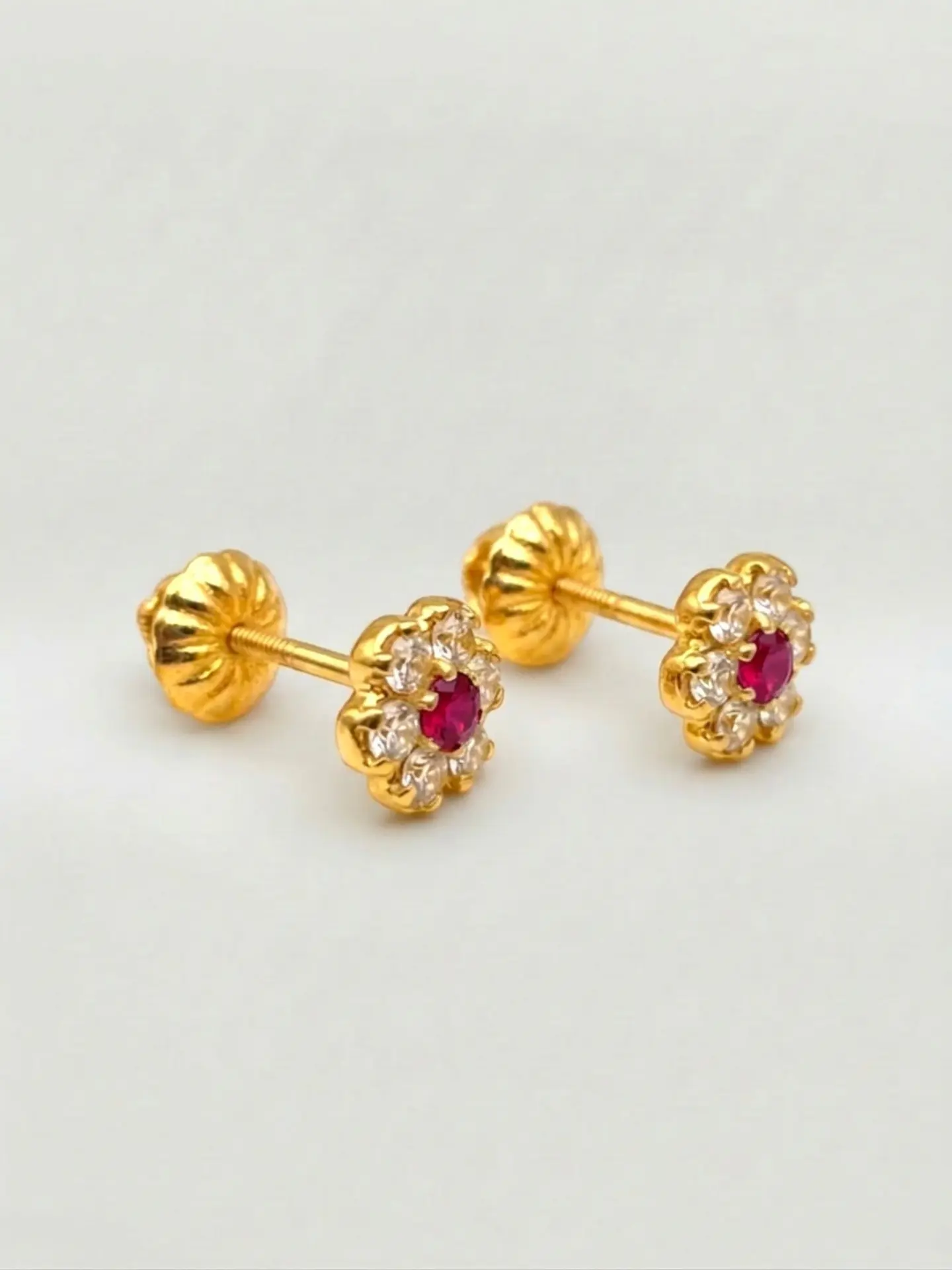 Aros Flor de Rubí y Resplandor Oro 18k 5