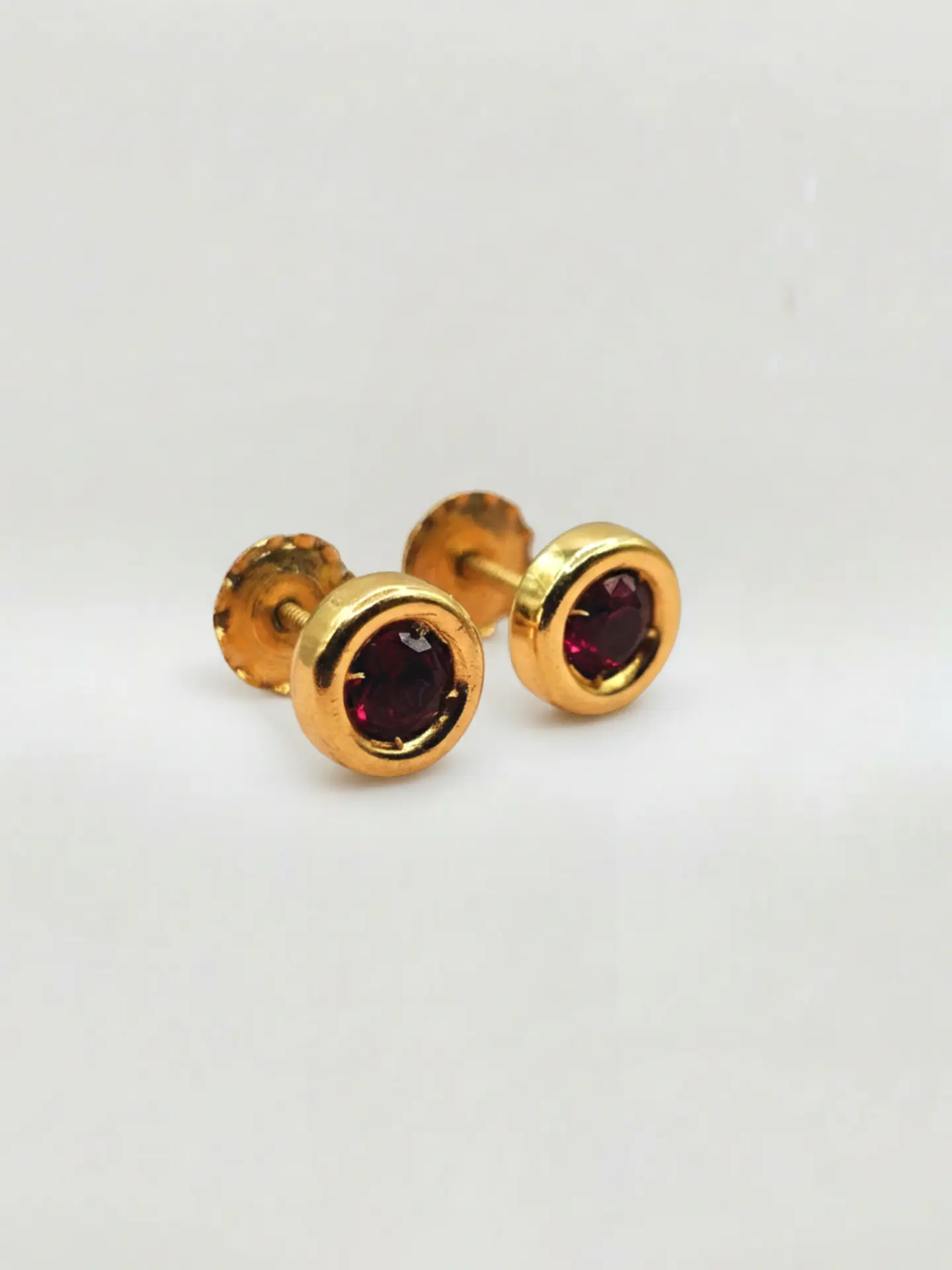 Aros Punto de Luz Pasión de Rubí Grande Oro 18k 1