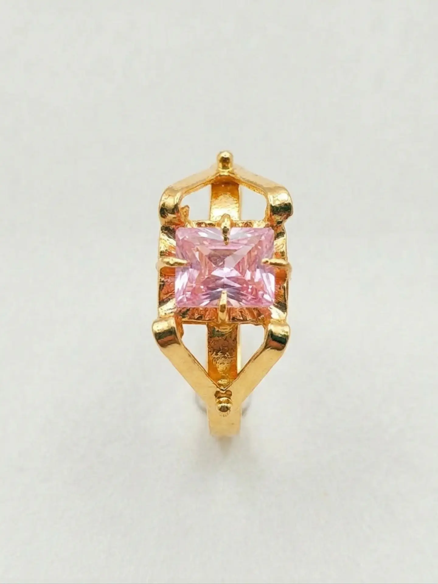 Anillo Chatón Rosa de Francia de Estatus Oro 18k 2