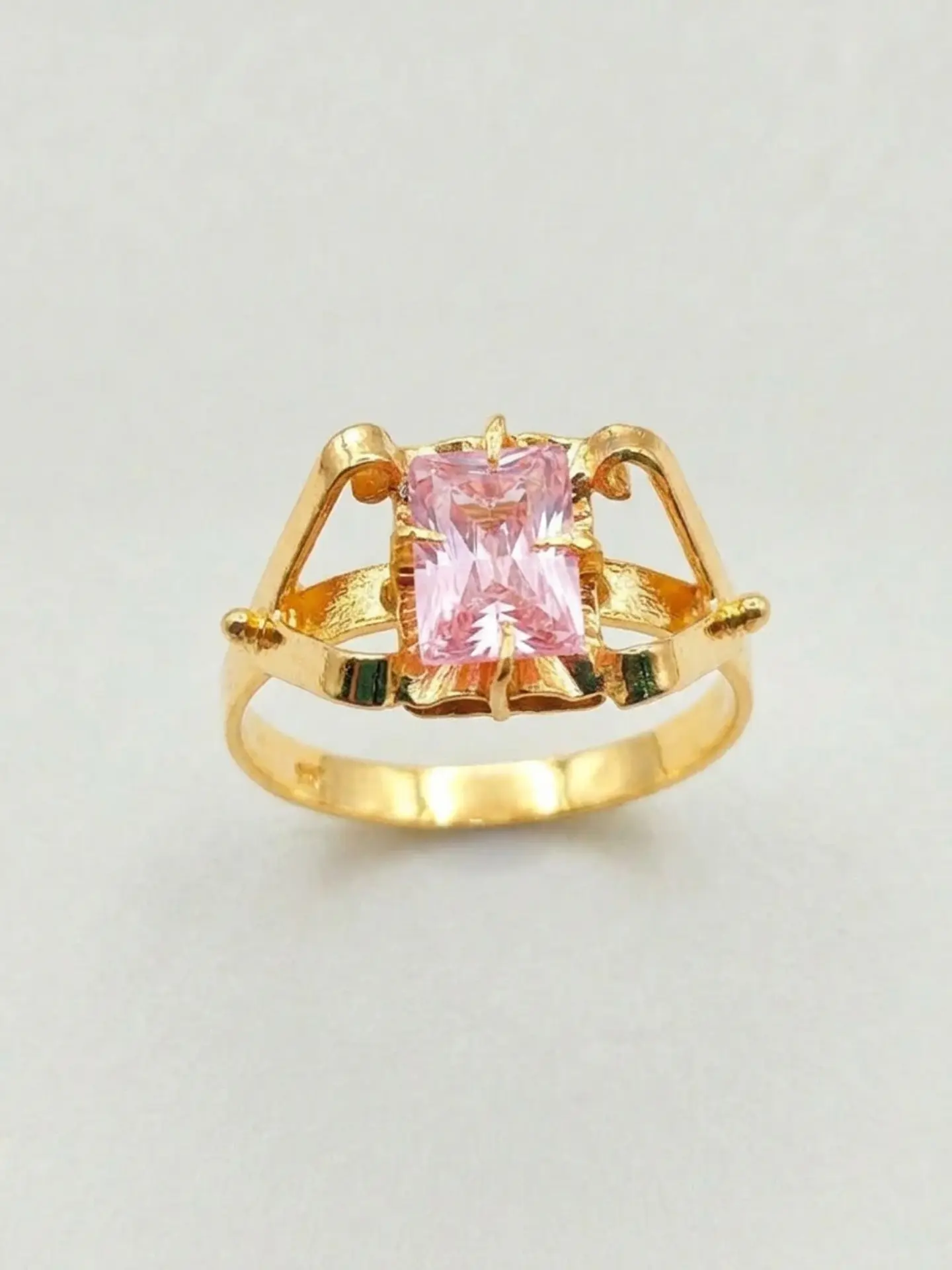 Anillo Chatón Rosa de Francia de Estatus Oro 18k 1