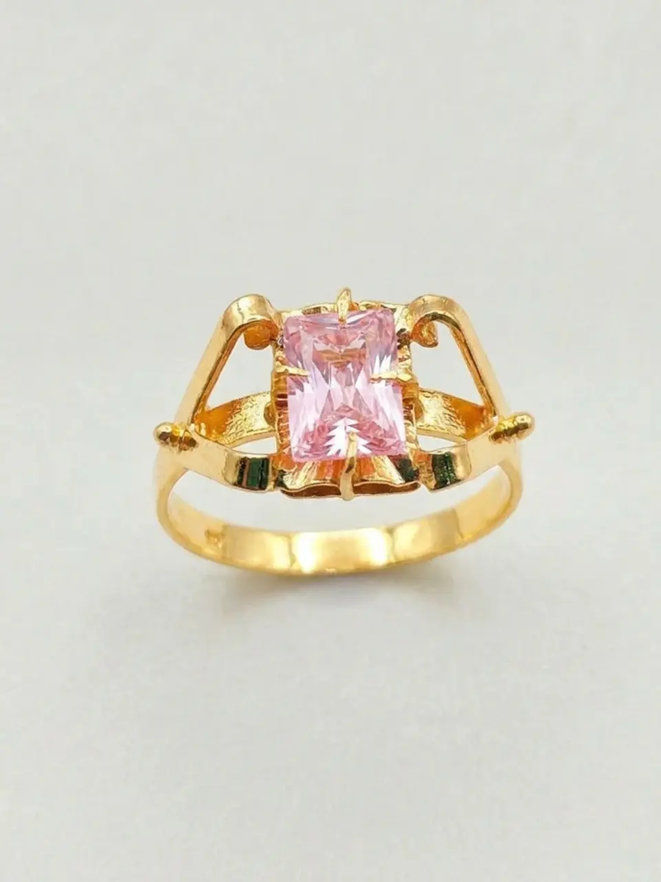 Anillo Chatón Rosa de Francia de Estatus Oro 18k 1