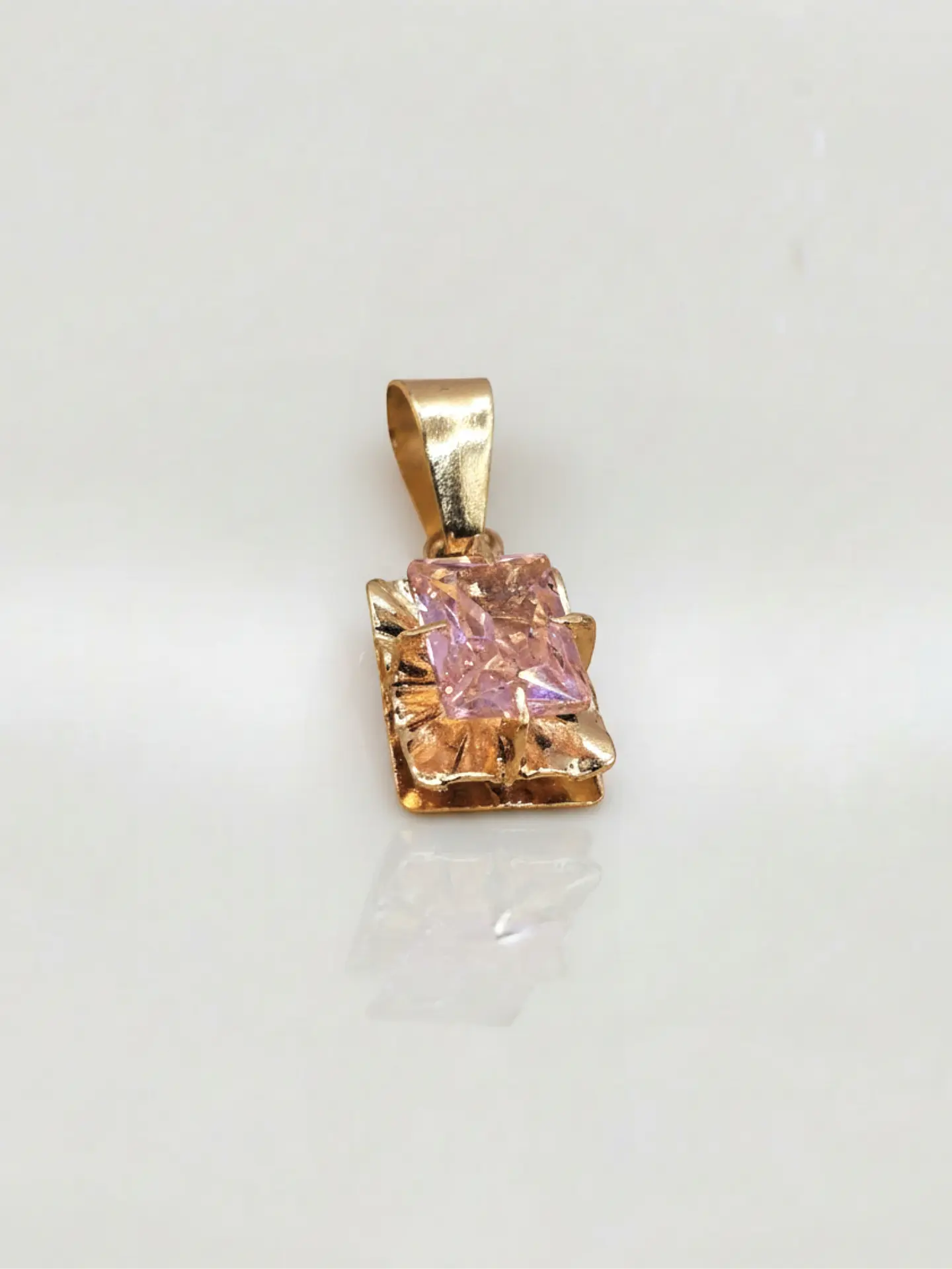 Colgante Chatón Cuadrado Rosa de Francia Oro 18k 1