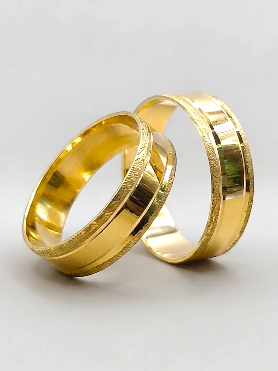 Argollas Borde Satín Mediano Oro 18k 1