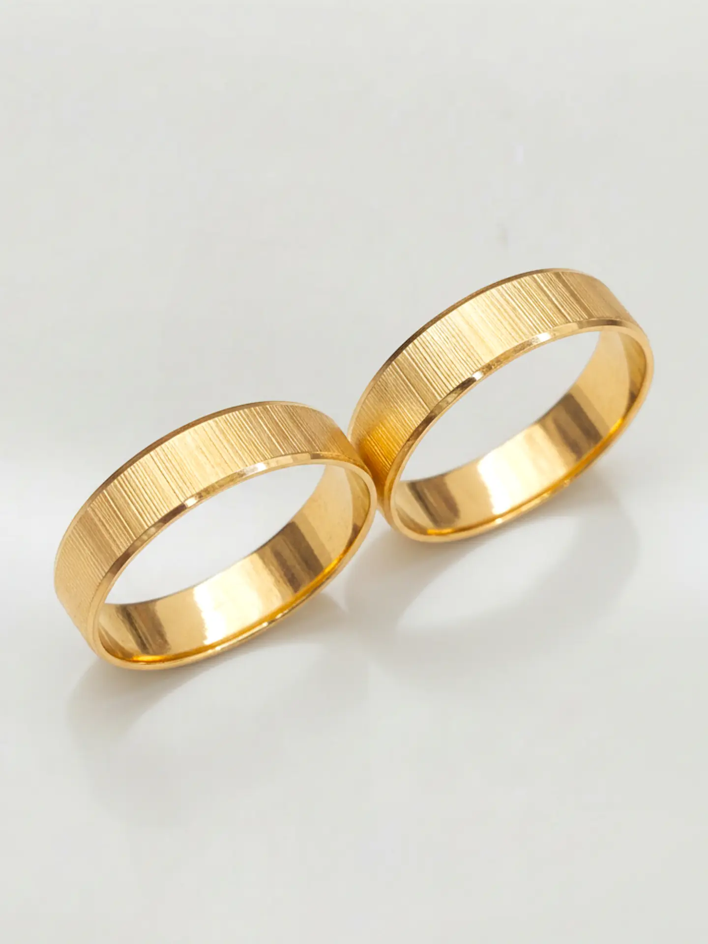 Argollas Nupciales Mil Rayas 4 mm Oro 18k 1