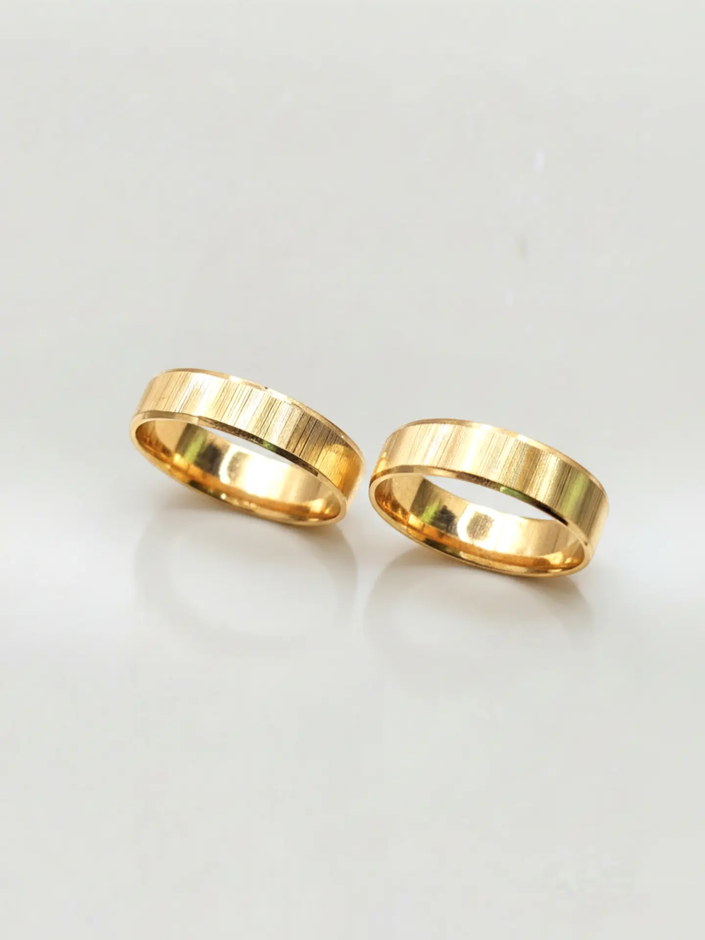 Argollas Nupciales Mil Rayas 4 mm Oro 18k 5