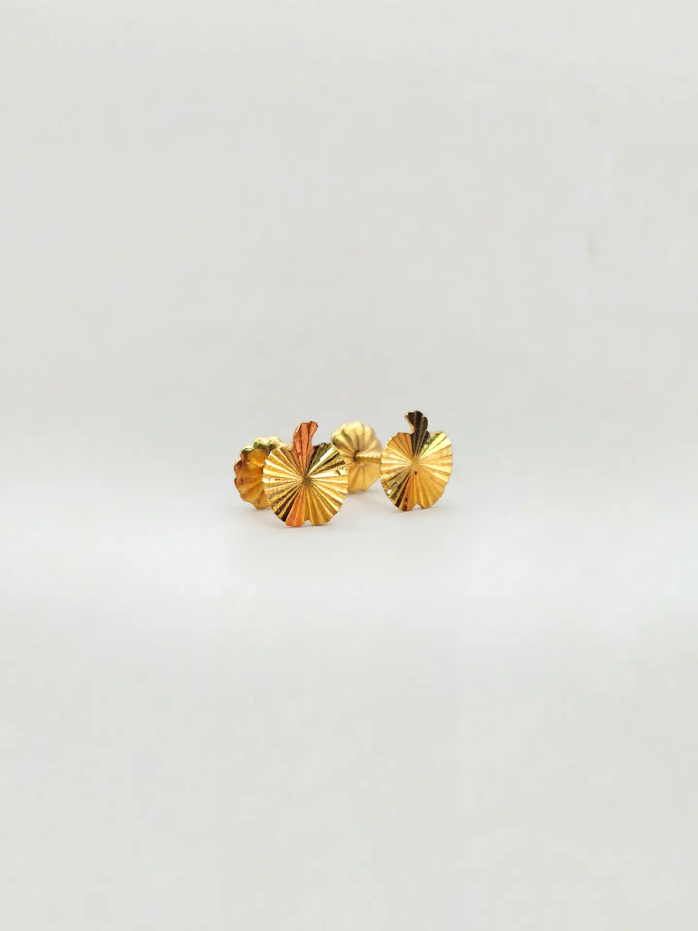 Aros Manzana de la Suerte Satín Grande Oro 18k 4