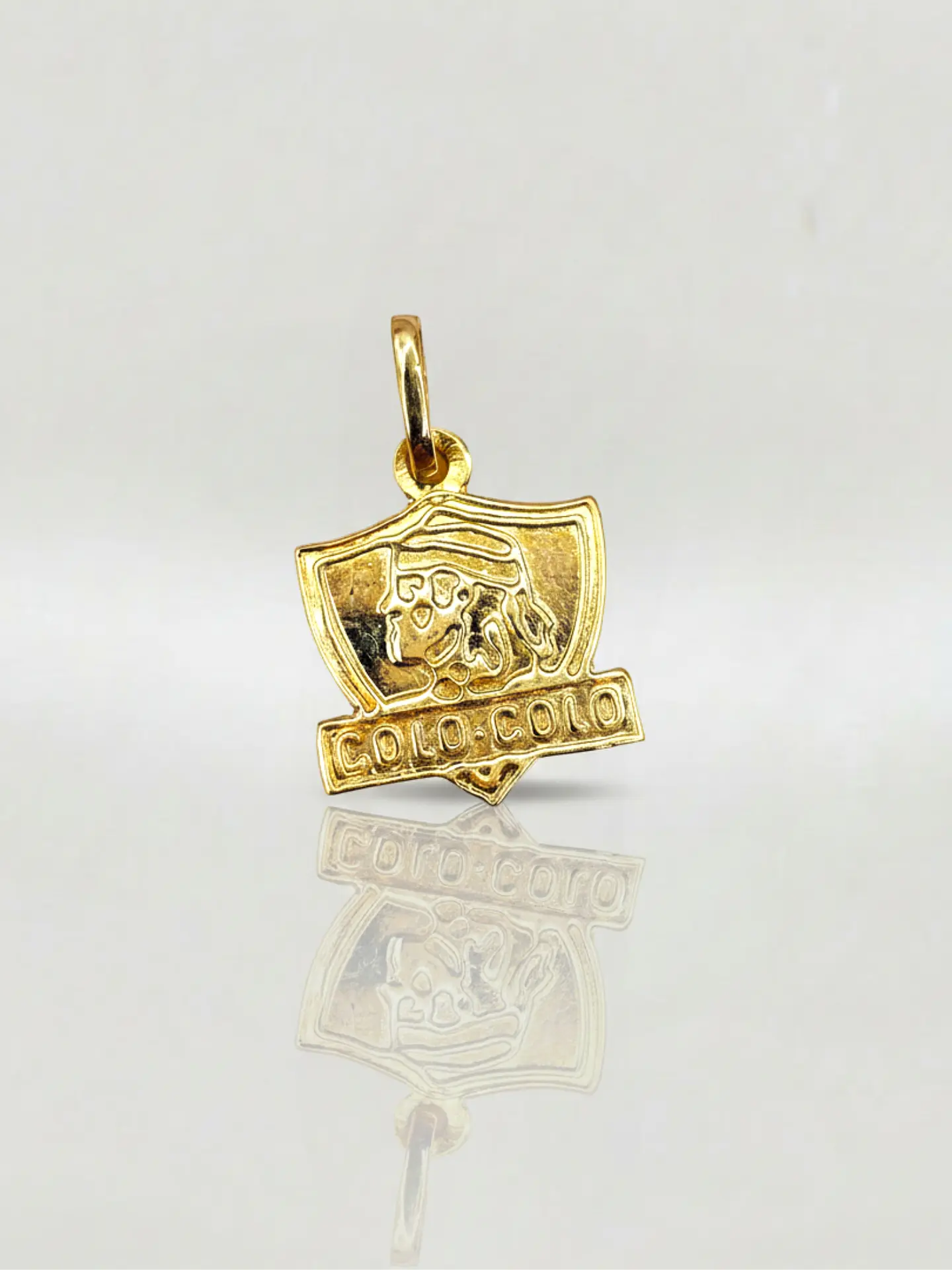 Colgante Escudo Pasión Deportiva Oro 18k 1