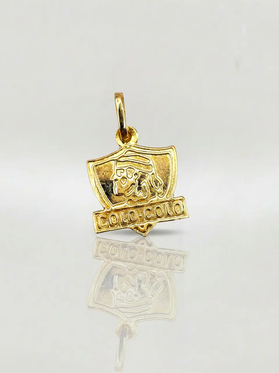 Colgante Escudo Pasión Deportiva Oro 18k 1