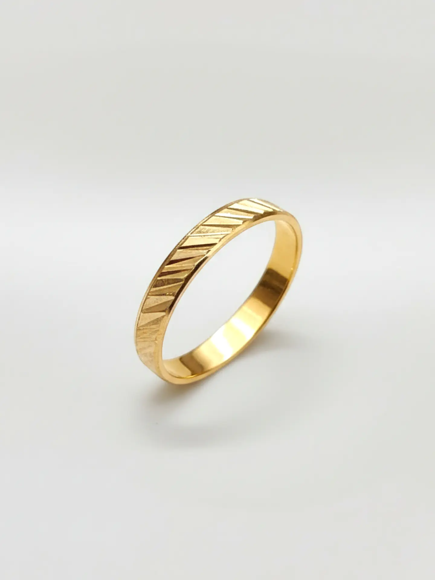 Anillo Ilusión Diagonal Minimalista Oro 18k 2