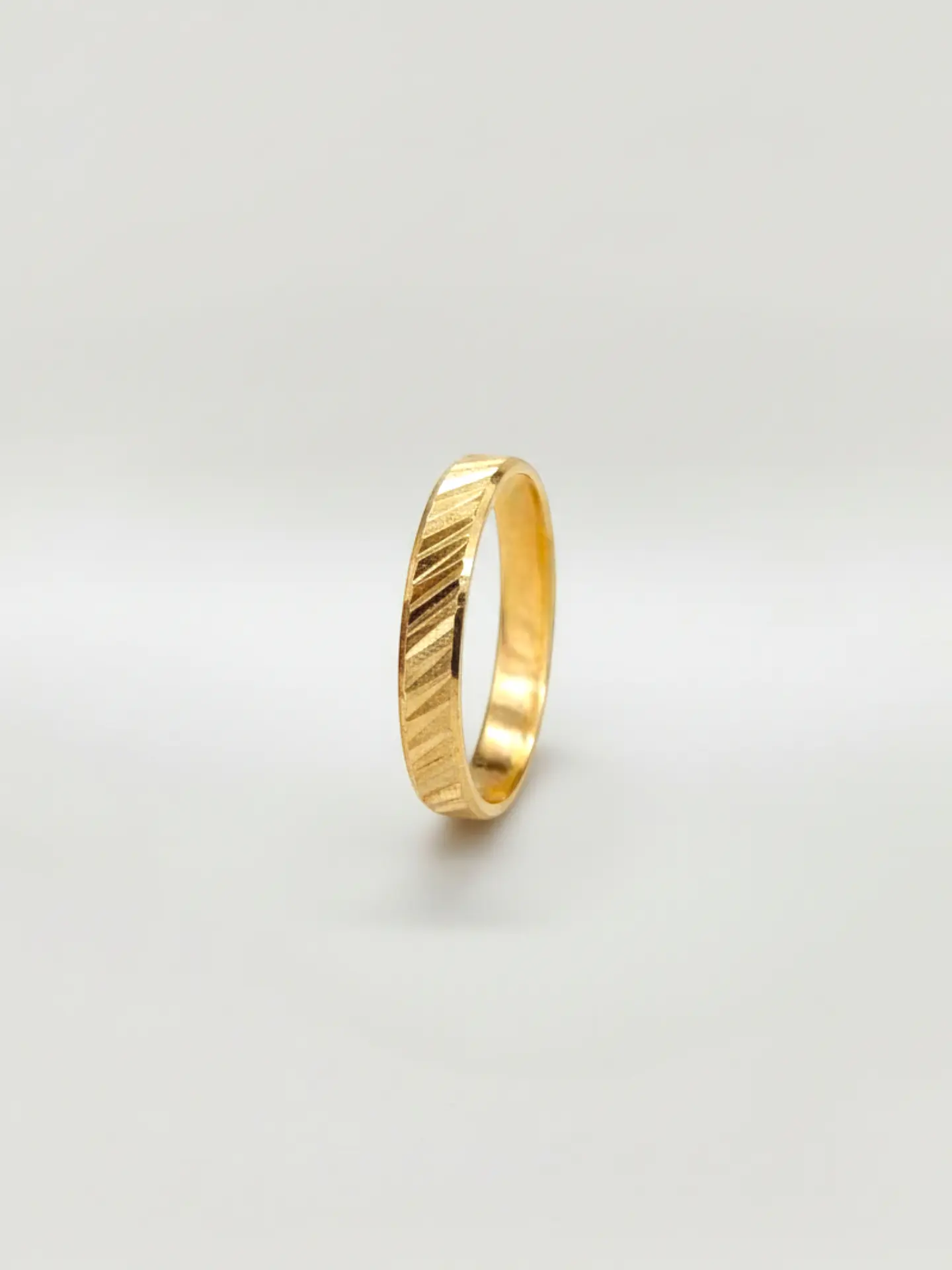 Anillo Ilusión Diagonal Minimalista Oro 18k 3