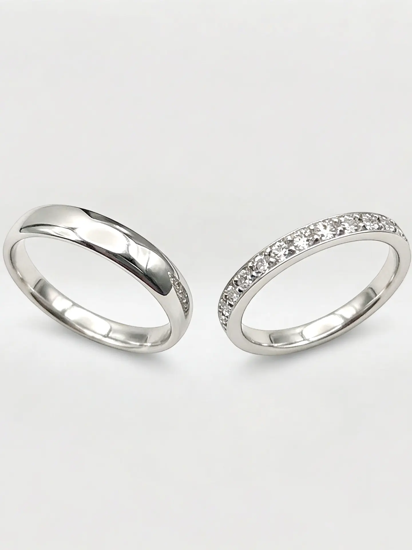 Argollas Estilo Inglés y Cintillo Nupcial Oro Blanco 18k 2