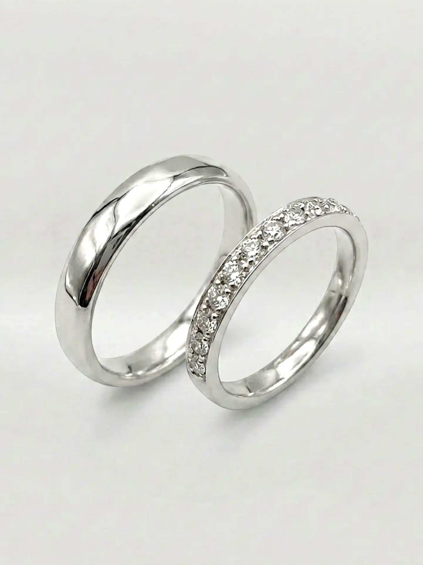 Argollas Estilo Inglés y Cintillo Nupcial Oro Blanco 18k 3