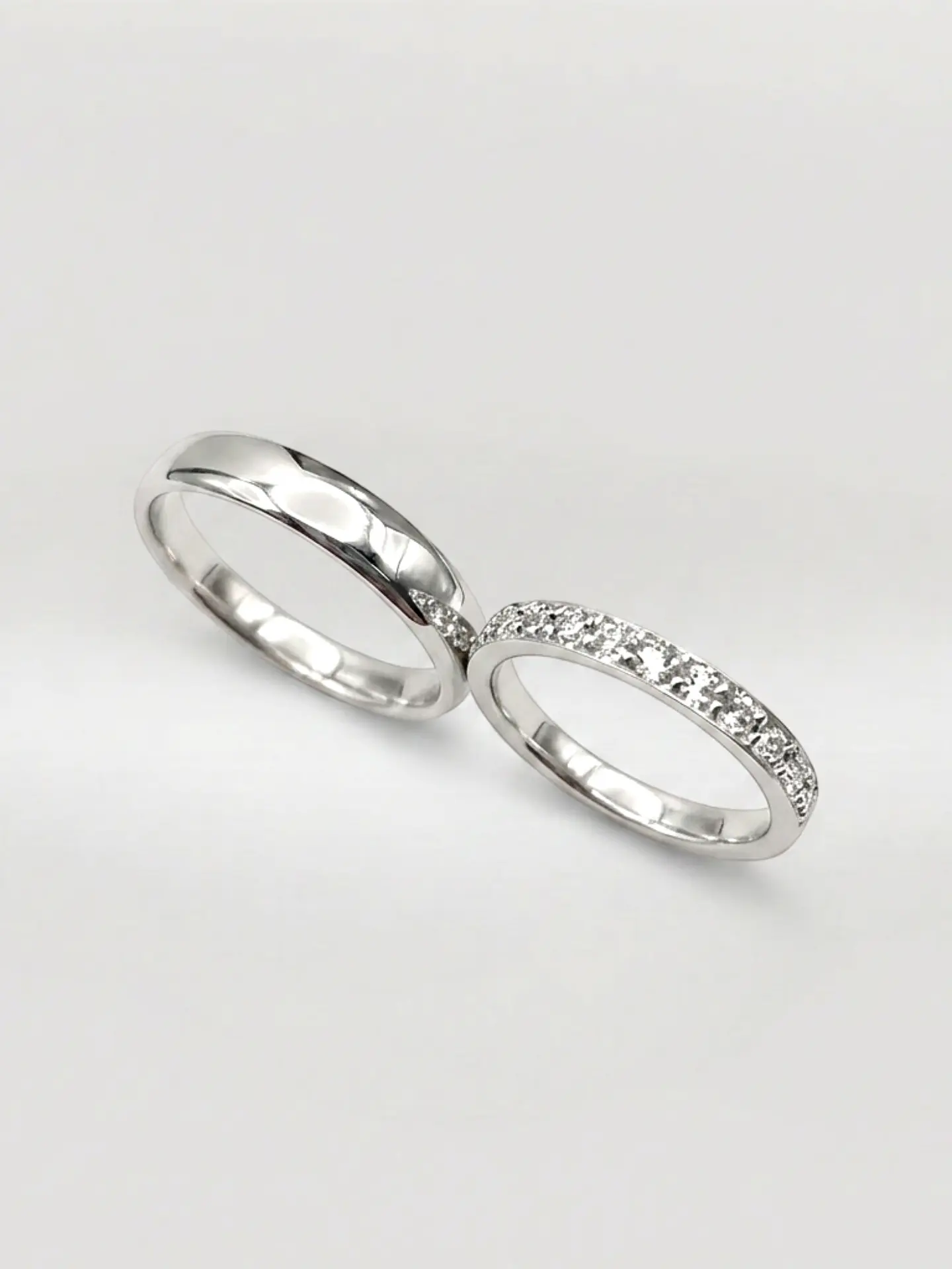 Argollas Estilo Inglés y Cintillo Nupcial Oro Blanco 18k 4