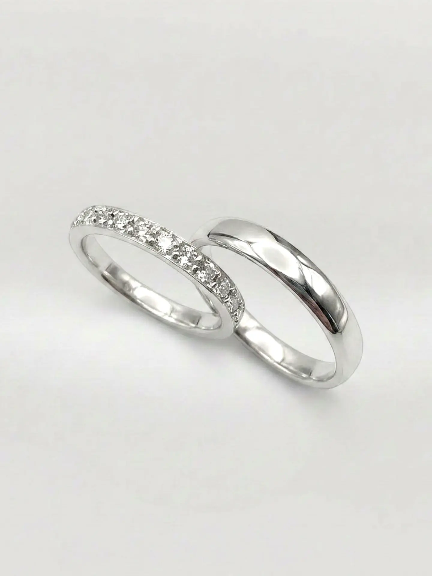 Argollas Estilo Inglés y Cintillo Nupcial Oro Blanco 18k 6