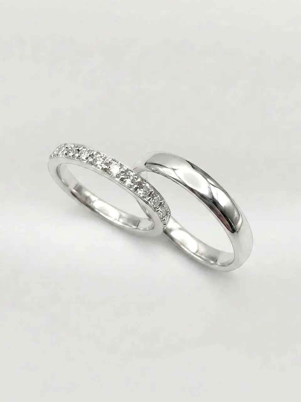 Argollas Estilo Inglés y Cintillo Nupcial Oro Blanco 18k 6